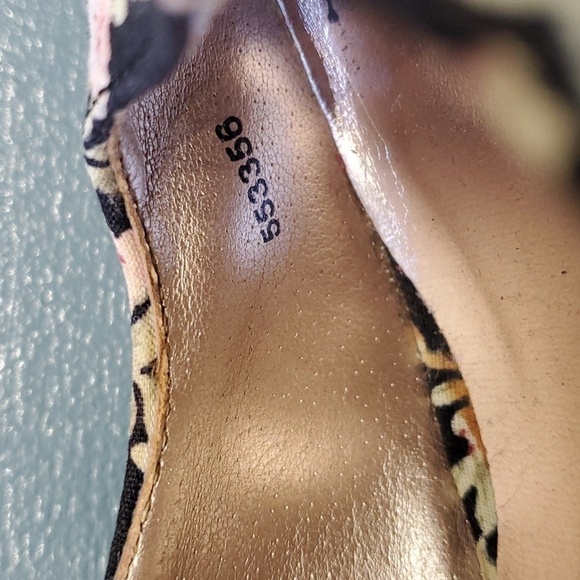 5" FLOWER STELLETO HEALS.  Pink floral print on black fabric. Charlotte Ross. 5. - Picture 11 of 12